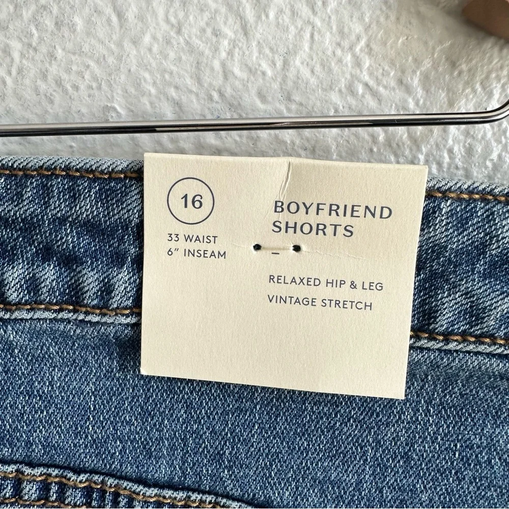 NWT Universal Thread Boyfriend Shorts Distressed Blue Jean Women’s Size 16 33